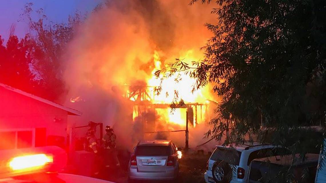 Incendio envuelve casa en Prosser donde dormían tres